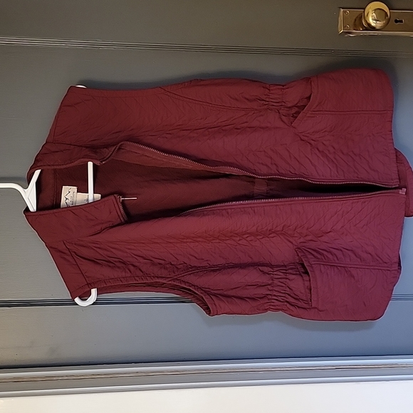 blue mountain Jackets & Blazers - Adult large maroon pocketed light vest blue mountain